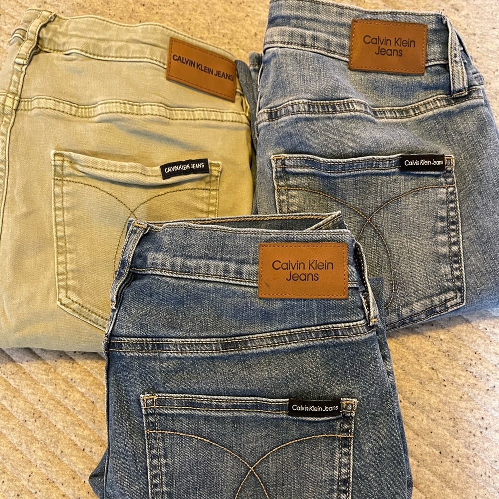 3 pack Calvin Klein skinny ankle jeans.